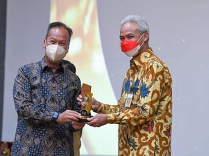 Jateng Raih KUR Award 2021, Ganjar: Ini Peluru Kebangkitan Ekonomi