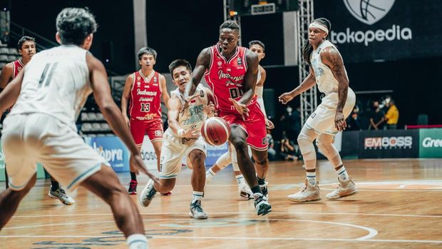 Indonesia Patriots akhirnya meraih kemenangan pertamanya di IBL 2022. Kepastian itu setelah mereka mengalahkan Evos Thunder Bogor pada laga lanjutan seri I Jakarta dengan skor 58-53. di Hall Basket Senayan, Jakarta Pusat, Selasa sore (18/1),
