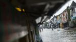 Jalanan Pondok Ungu Bekasi Terendam Gegara Hujan Deras