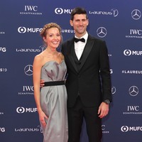 Sepanjang kariernya, Novak Djokovic sempat tersandung sejumlah skandal. Sebelum masalah antivaksin, pria tersebut pernah jadi perbincangan karena isu perselingkuhan, pemerasan, hingga siasat toilet break. Meski begitu, Jelena masih setia menemani Djokovic. Foto: Instagram @jelenadjokovicndf