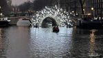 Karya Seni Cahaya Terbaik Eropa di Kanal Kota Amsterdam