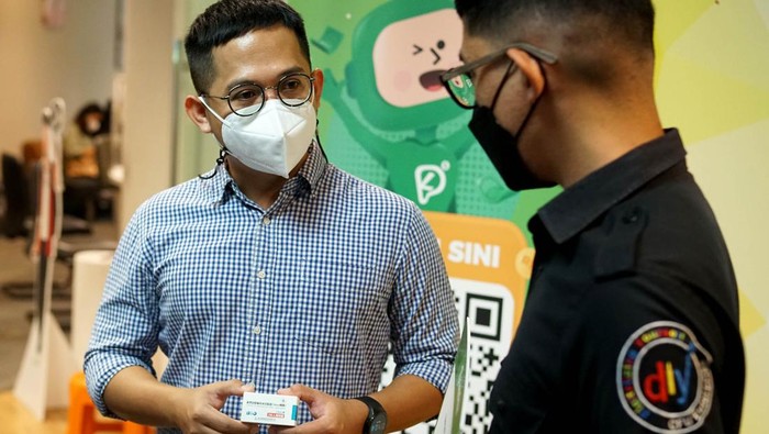 Kejar Target Vaksinasi untuk Mengurangi Risiko Penyebaran Omicron PT Kredit Pintar Indonesia memberikan bantuan berupa sejumlah vaksin Sinopharm, dosis 1 dan 2 guna mendukung Pemerintah untuk terus menekan angka penyebaran virus Covid-19 khususnya di DKI Jakarta.