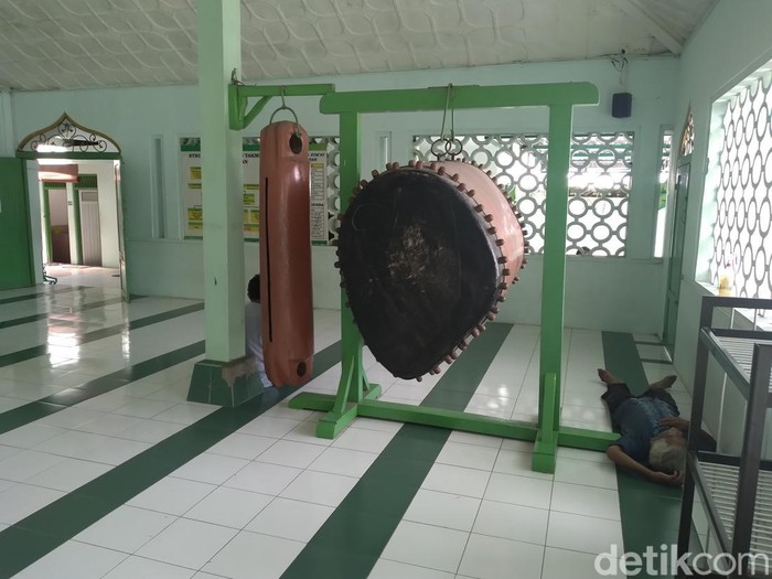 Masjid Laweyan atau Masjid Ki Ageng Henis.