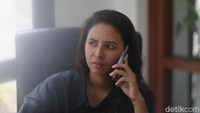 Sempat merantau di Tanah Amerika dan Eropa, Nadine diminta untuk kembali ke Pangandaran melanjutkan tongkat estafet Susi Air.