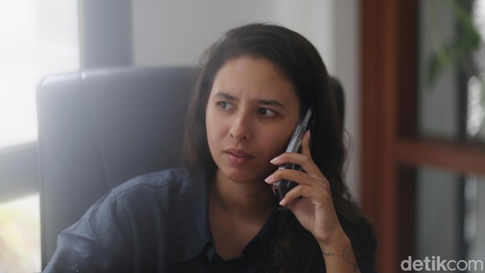 Nadine Kaiser Sang Penerus Tongkat Estafet Susi Air Putri Eks Menteri KKP (Kementerian Kelautan dan Perikanan) Nadine Kaiser memiliki kesibukan di dunia kerjanya. Nah, seperti apa? Yuk, simak foto-fotonya berikut ini!