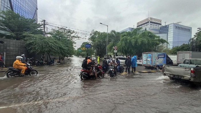 Nekad Terobos Banjir di Sunter Jakut, Sejumlah Motor Mogok (Foto: Wildan/detikcom)