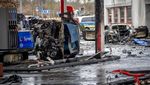 Ngeri! Mobil Ini Ringsek Usai Tabrak Pom Bensin di Jerman