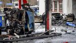 Ngeri! Mobil Ini Ringsek Usai Tabrak Pom Bensin di Jerman