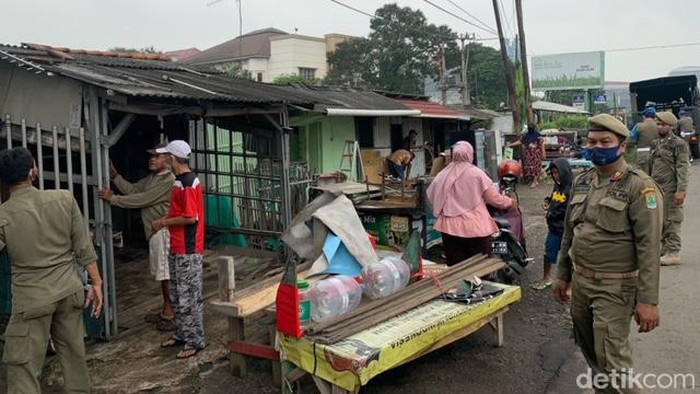 Pembongkaran PKL di Karawang