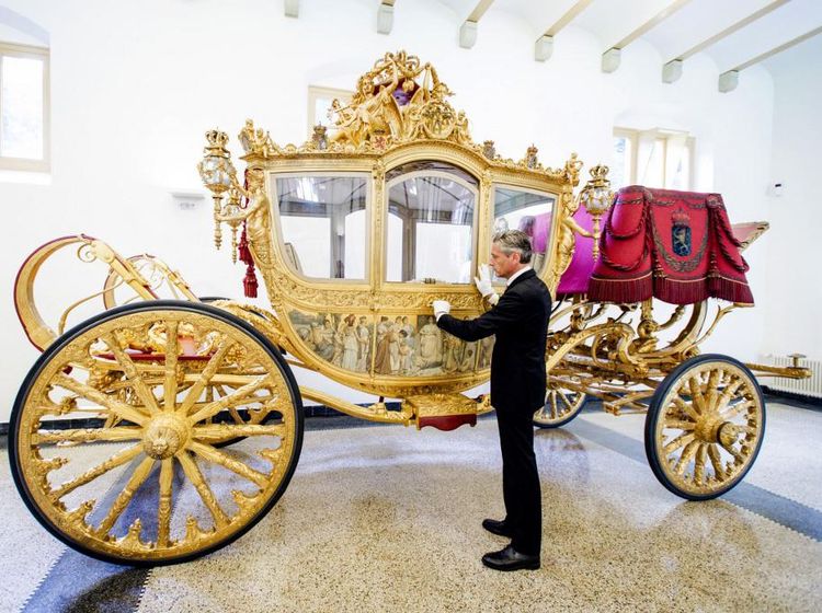 Potret Kereta Emas Bergambar Perbudakan yang Dipensiunkan Raja Belanda