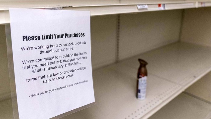 ALEXANDRIA, VA - JANUARY 9: View of empty shelves at a local Giant supermarket as the omicron covid variant causes widespread supply chain delays resulting in empty shelves in many food markets on January 9, 2022 in Alexandria, Virginia. Credit: mpi34/MwdiaPunch /IPX