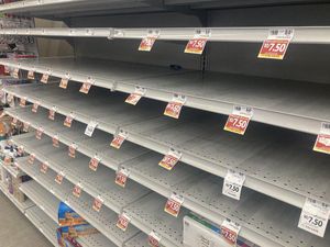 Imbas Omicron Bikin Rak-rak Supermarket Kosong di AS