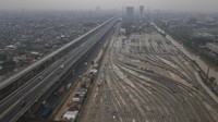 Saat ini progres pembangunan depo LRT Bekasi telah mencapai 84,76 persen. Sementara ujicoba rangkaian kereta pun sudah sampai di Bekasi Timur. ANTARA FOTO/ Fakhri Hermansyah.