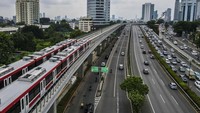 Saat ini telah memasuki tahapan uji coba atau tahapan testing commisioning (tes fungsi) untuk rute Pancoran-Dukuh Atas. ANTARA FOTO/Galih Pradipta.