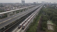 Kalau yang ini adalah foto udara kereta LRT (Light Rail Transit) yang terparkir di bilangan Bekasi, Jawa Barat, Selasa (18/1/2022). ANTARA FOTO/ Fakhri Hermansyah.