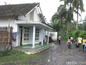 Detik-detik Angin Puting Beliung Terjang Candipuro Lumajang