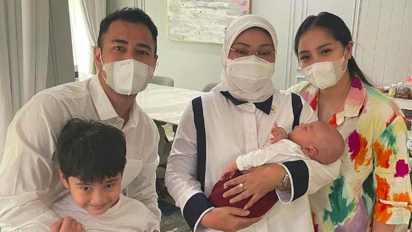 7 Potret Rayyanza dan Rafathar Dijenguk Menaker RI