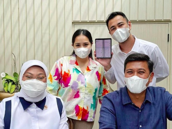 Raffi Ahmad dan Nagita Slavina Raffi Ahmad dan Nagita Slavina kedatangan Menteri Ketenagakerjaan.