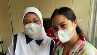 Pose Nagita Slavina dengan Ida Fauziyah. Foto: Instagram