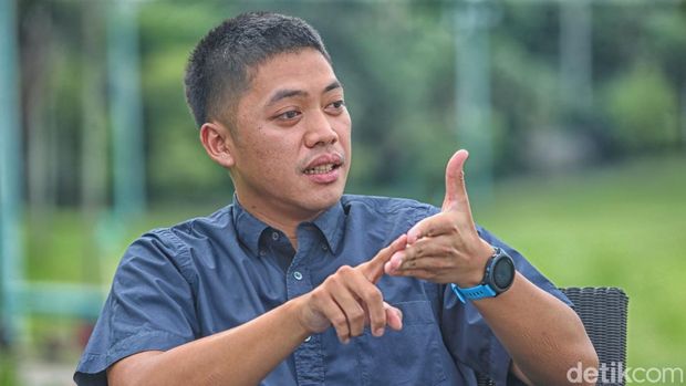 Tim Hot Question berbincang bersama dengan Rasyid Rajasa disela sela waktunya bermain Golf, Tangerang Selatan.
