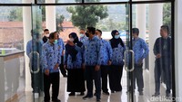 Wakil Bupati Garut Helmy Budiman meninjau langsung kesiapan RS Malangbong, di Jl Raya Malangbong tersebut, Selasa (18/1/2022).