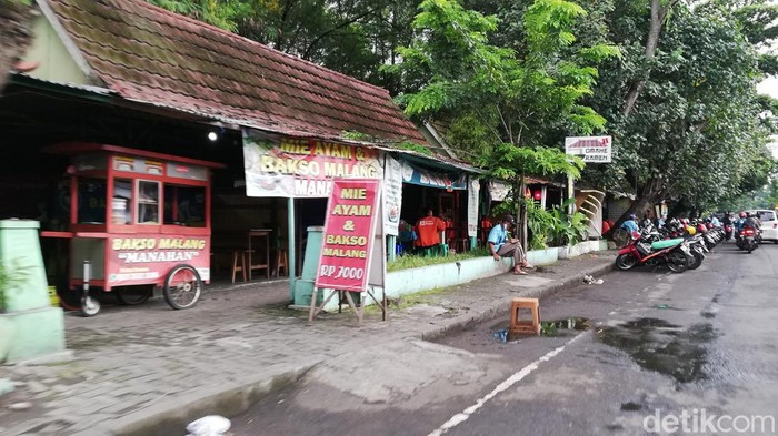Shelter PKL yang berada di kompleks Stadion Manahan Solo.
