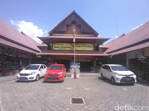 Merangkai Masa Lalu di Pasar Triwindu