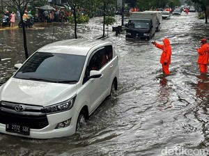 Bertambah Lagi Titik Banjir di Jakarta Hari Ini, Tinggi Air Ada yang 1 Meter