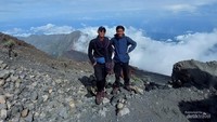 Foto di sisi lain puncak Rinjani juga tidak kalah keren.