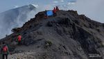 Terpesona Keindahan Puncak Gunung Rinjani di Lombok