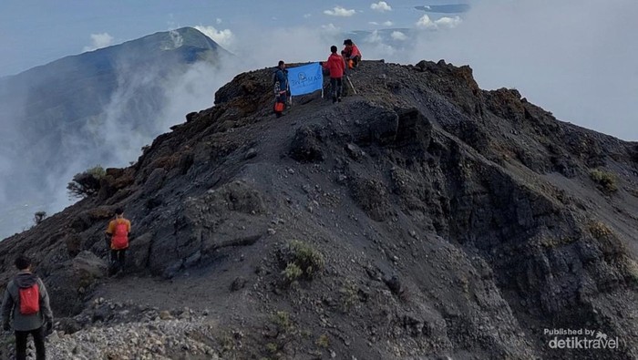 Sisi timur puncak Rinjani yg lebih sepi dari pendaki