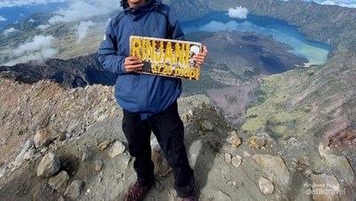 Terpesona Keindahan Puncak Gunung Rinjani di Lombok