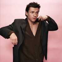 Popularitas Tom Holland yang menanjak sejak membintangi film ‘Spider-Man’ membuatnya digandeng Prada sebagai model terbaru. Foto: Dok. Prada