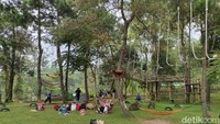 Wisata ini jadi pilihan bagi wisatawan yang ingin berliburan asyik namun tetap hemat. Sebab, harga tiketnya murah meriah alias murmer. Hanya Rp 10 ribu per orangnya.