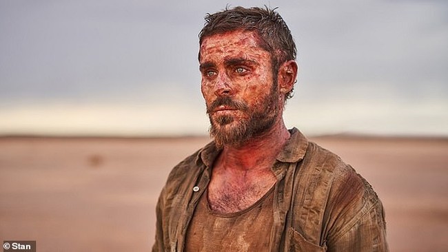 Penonton akan dibuat terkejut dengan penampilan Zac di film Gold. Sensasi terik dan terbakar saat melawan panasnya pedalaman Australia pun mungkin bisa dirasakan oleh penonton. Foto: dok. Stan/Film Gold