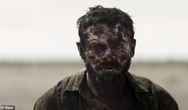 Di film Gold, Zac akan menunjukkan penampilan kulitnya yang sampai gosong. Foto: dok. Stan/Film Gold