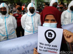 Aksi Pengungsi Afghanistan Tuntut Keadilan di Monas