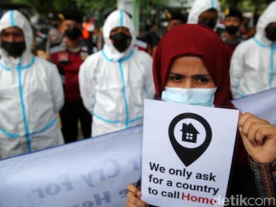Aksi Pengungsi Afghanistan Tuntut Keadilan di Monas