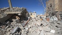 Koalisi pimpinan Saudi menyatakan pihaknya mencegat sedikitnya delapan drone yang diluncurkan ke wilayah Saudi sepanjang Senin (17/1). Serangan balasan ini karena tidak terima UEA dibom oleh Houthi. UEA yang merupakan mitra koalisi Saudi. Sedikitnya tiga orang tewas akibat serangan drone Houthi di UEA itu.