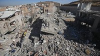 Pada Selasa (18/1) waktu setempat, koalisi pimpinan Saudi melancarkan serangan udara terhadap markas kuat dan kamp-kamp di Sanaa yang diyakini milik rezim Houthi. Pemerintahan sementara Houthi bisa bertahan karena didukung Iran.