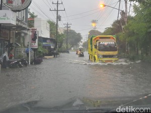Picu Genangan, Penutup Drainase Ilegal di Solo Bakal Ditertibkan