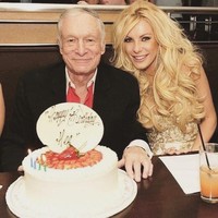 Crystal Hefner punya resolusi di tahun 2022. Istri mendiang Hugh Hefner tersebut mengaku ingin menjadi dirinya sendiri. Kepada para follower di Instagram, Crystal mengungkap tidak akan tampil seperti dulu lagi dan meninggalkan imej seksi. Foto: Instagram @crystalhefner