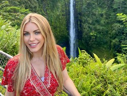 Model Playboy Ungkap Sakitnya Implan Payudara yang Berakhir Tragis