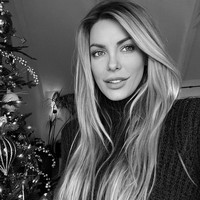 Dalam unggahan itu, Crystal mengunggah penampilan terbarunya yang lebih natural. Dibanding dulu, wanita yang menikahi bos Playboy pada 2012 tersebut juga menunjukkan bagaimana akunnya pernah populer karena foto-foto seksi. Ia pun mengakui bahwa belakangan kebanyakan follower-nya adalah wanita dibanding pria karena itu merasa lebih banyak dukungan untuk berubah. Foto: Instagram @crystalhefner