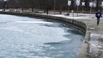 Brrrr......Chicago Super Dingin, Danaunya Sampai Membeku