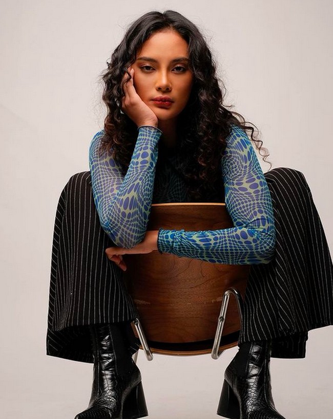 Selebgram yang juga aktris Erika Carlina mendadak jadi sorotan setelah mengaku mendapat pesan teks lewat Instagram dari penyanyi Charlie Puth. Ia menceritakan pengalaman tersebut saat diwawancarai Melaney Ricardo dan Marianne Rumantir di kanal YouTube TS Media. Perbincangan Erika dan Charlie lebih tentang Grammy Awards. (Foto: Instagram/eri.carl)