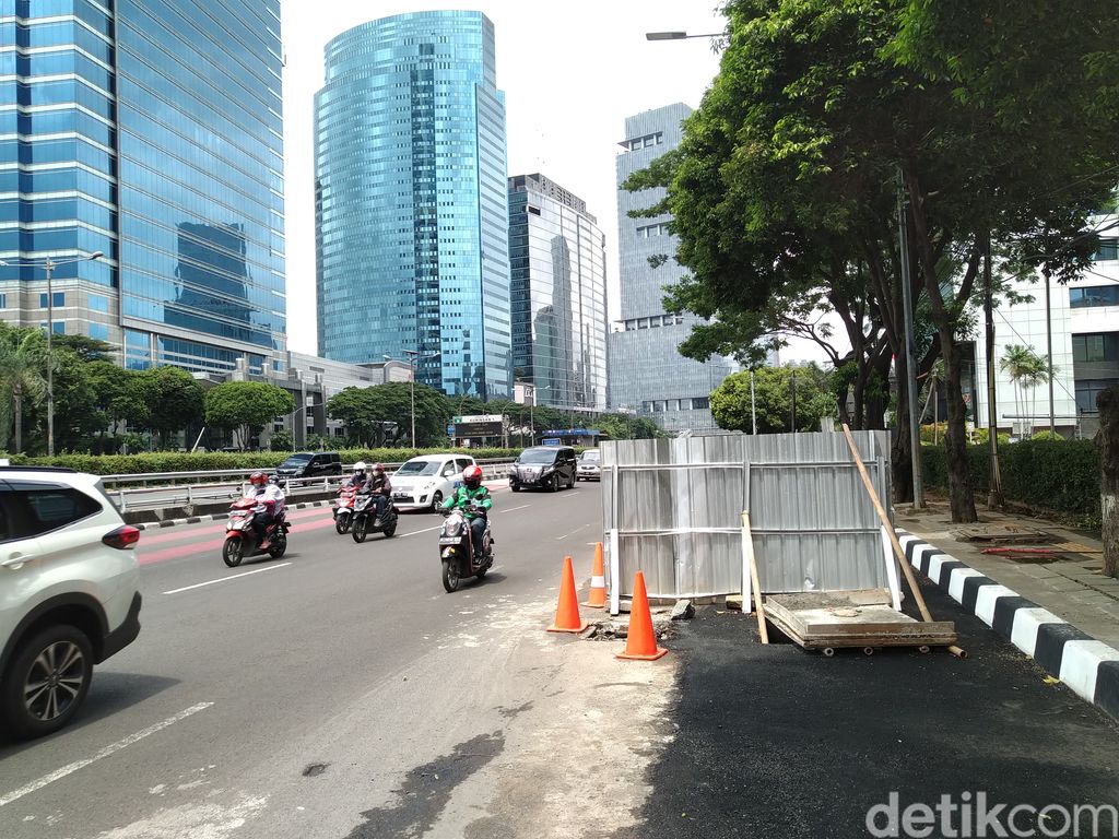 Galian depan Balai Kartini, Jl Jenderal Gatot Subroto (Gatsu) Jaksel, 19 Januari 2021. (Rifqi Mahdi Rizqullah/detikcom)