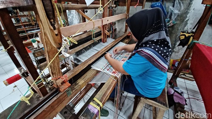 Rumah Tenun Balqis terus melakukan produksi tenun Majalaya karena permintaan pasar. Beberapa perajin memproduksi dengan cara disulam dan ATBM (Alat Tenun Bukan Mesin).