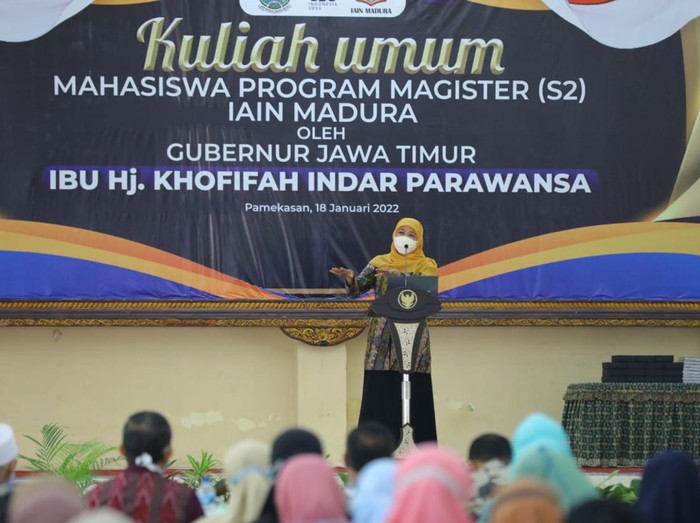 Gubernur Jawa Timur Khofifah Indar Parawansa menyatakan mendukung penuh terhadap peralihan status Institut Agama Islam Negeri (IAIN) Madura menjadi Universitas Islam Negeri (UIN).