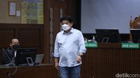Terdakwa Heru Hidayat menjalani sidang dengan agenda putusan di Pengadilan Negeri Jakarta Pusat, Selasa (18/1/2021). Majelis hakim Pengadilan Tindak Pidana Korupsi (Tipikor) Jakarta Pusat menjatuhkan vonis nihil terhadap terdakwa Heru Hidayat. Vonis ini dijatuhkan karena Heru sudah mendapat hukuman maksimal dalam kasus sebelumnya yakni penjara seumur hidup.